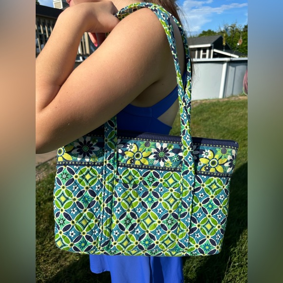 Vera Bradley, green and blue tote bag with bonus pouch - Picture 2 of 10